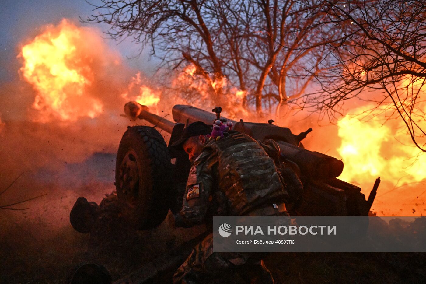 Расчет гаубицы Д-30 спецназа "Ахмат" МО РФ