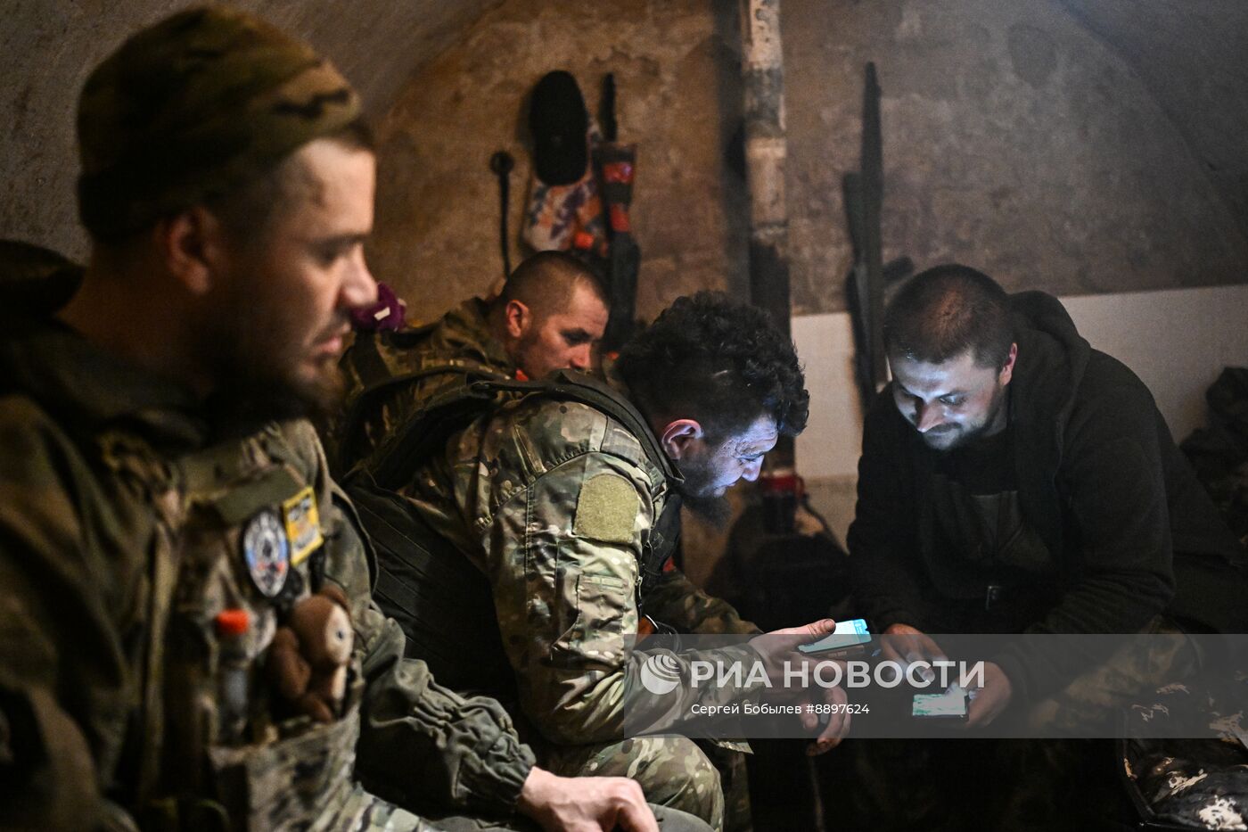 Расчет гаубицы Д-30 спецназа "Ахмат" МО РФ