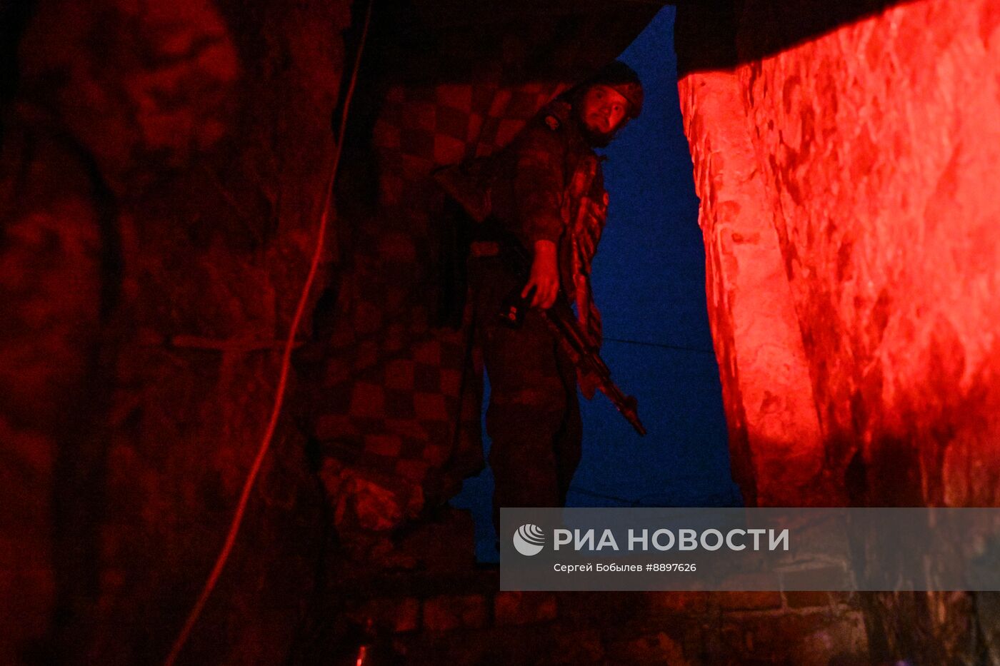 Расчет гаубицы Д-30 спецназа "Ахмат" МО РФ