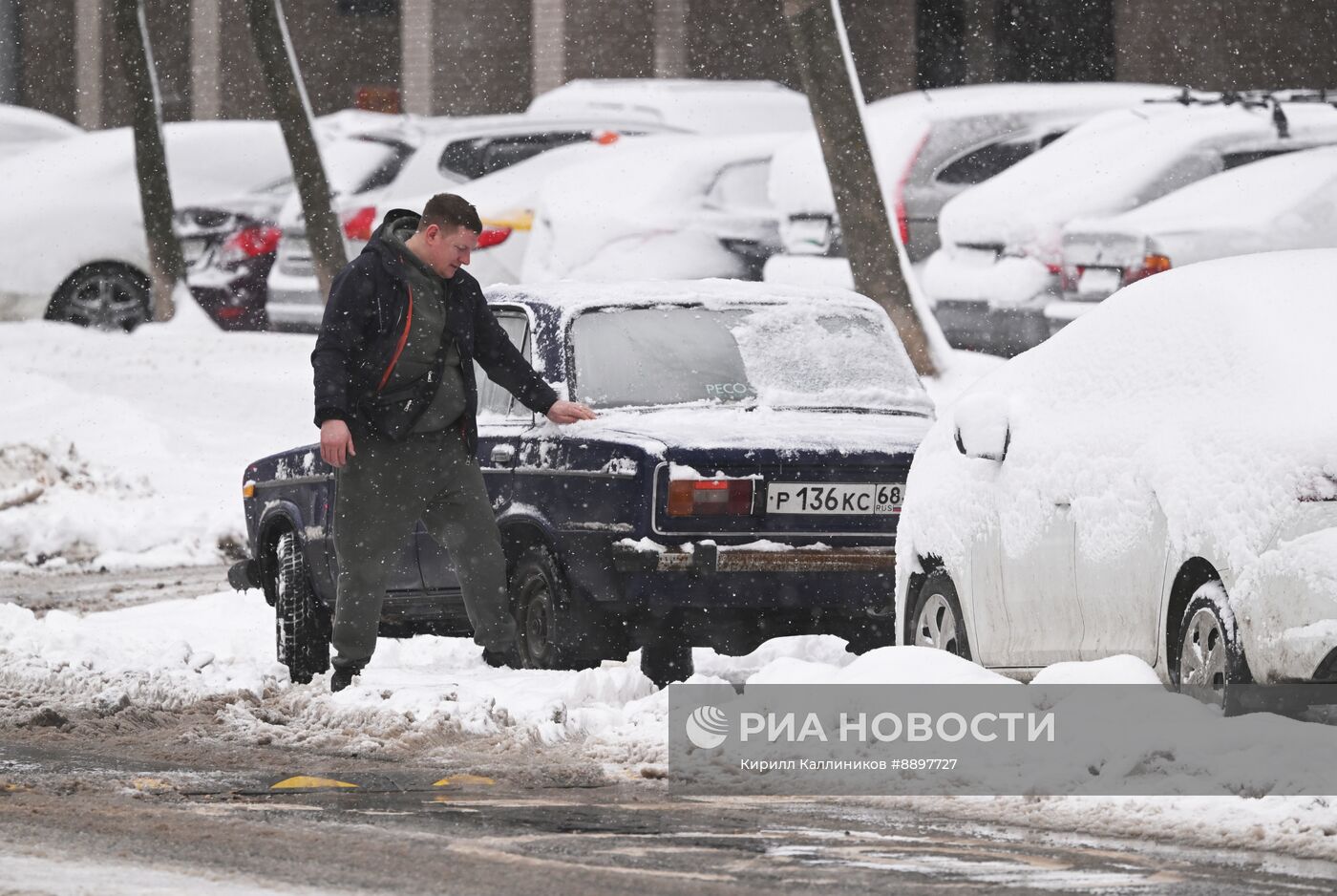 Циклон "Зион" принёс в Москву сильный снегопад 