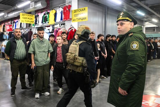 Рейд по проверке документов у мигрантов