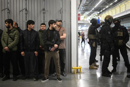 Рейд по проверке документов у мигрантов