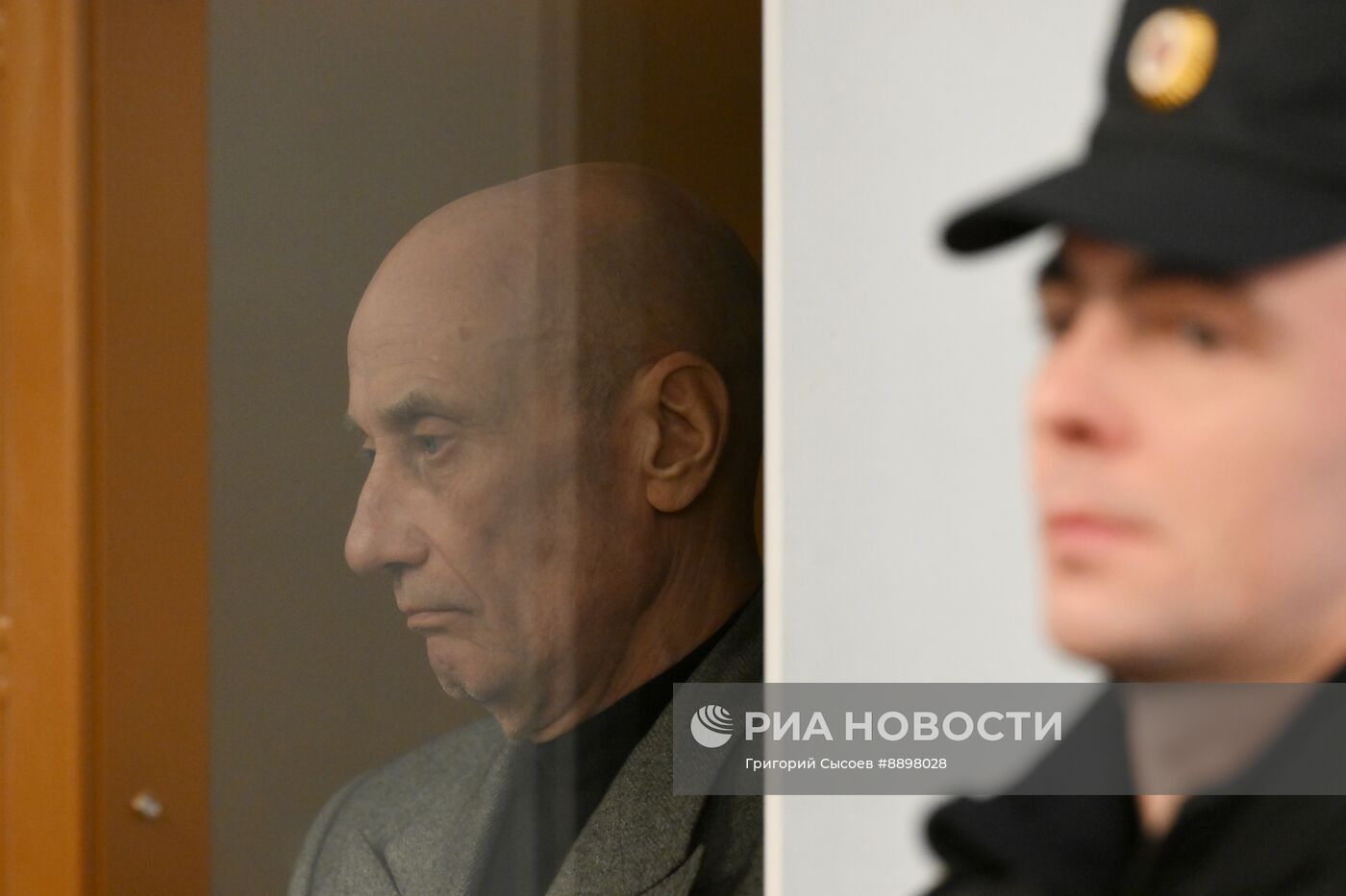 Оглашение приговора бывшему совладельцу "Азбуки вкуса"