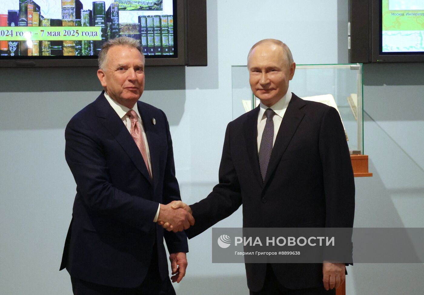 Президент Владимир Путин встретился со спецпосланником президента США Стивеном Уиткоффом