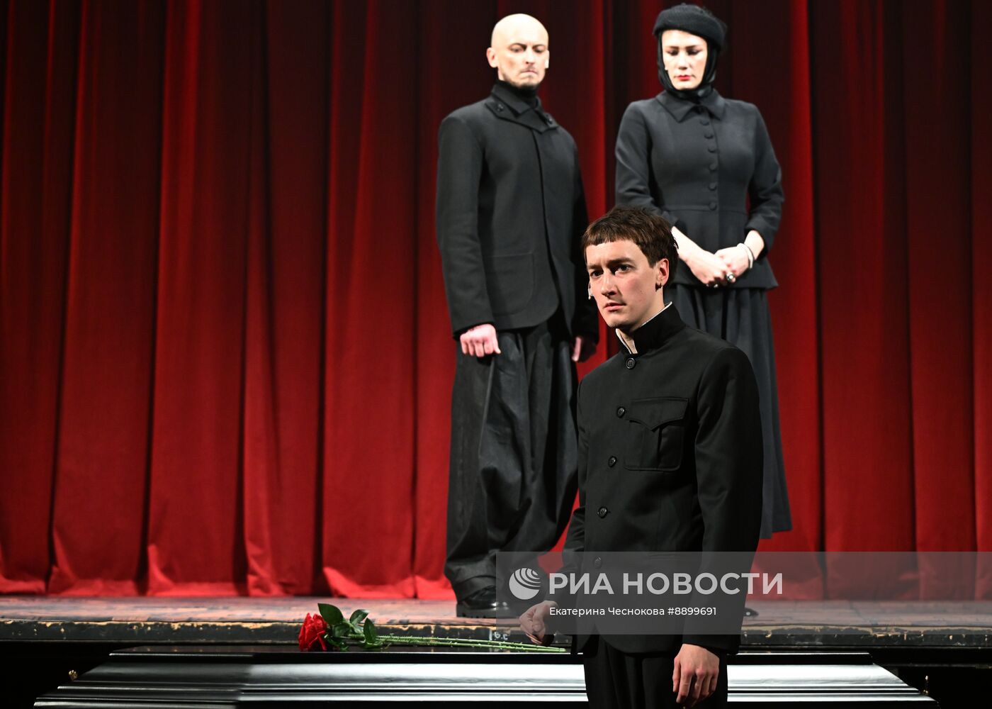 Спектакль "Гамлет" в театре на Таганке