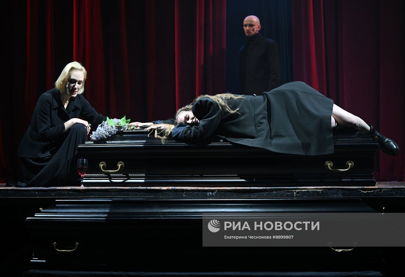 Спектакль "Гамлет" в театре на Таганке