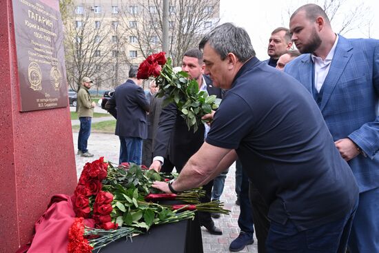 Открытие памятника Ю. Гагарину в Мелитополе