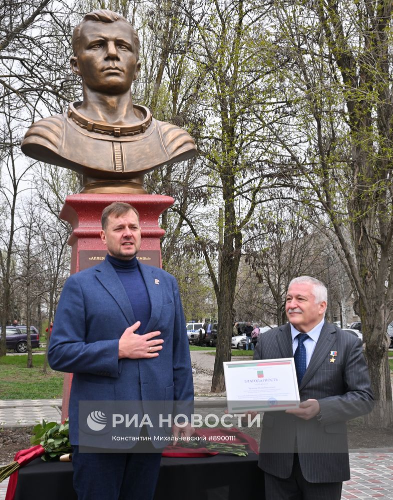 Открытие памятника Ю. Гагарину в Мелитополе