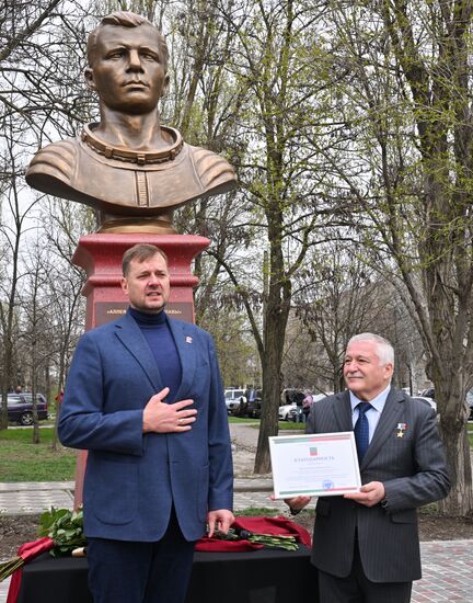 Открытие памятника Ю. Гагарину в Мелитополе