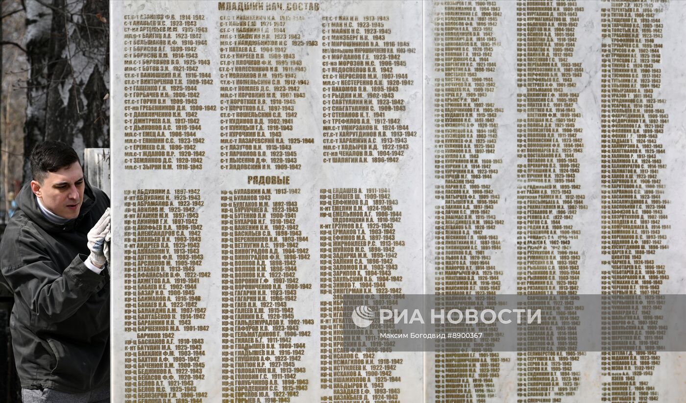 Субботник на Архангельском кладбище в Казани у братских захоронений