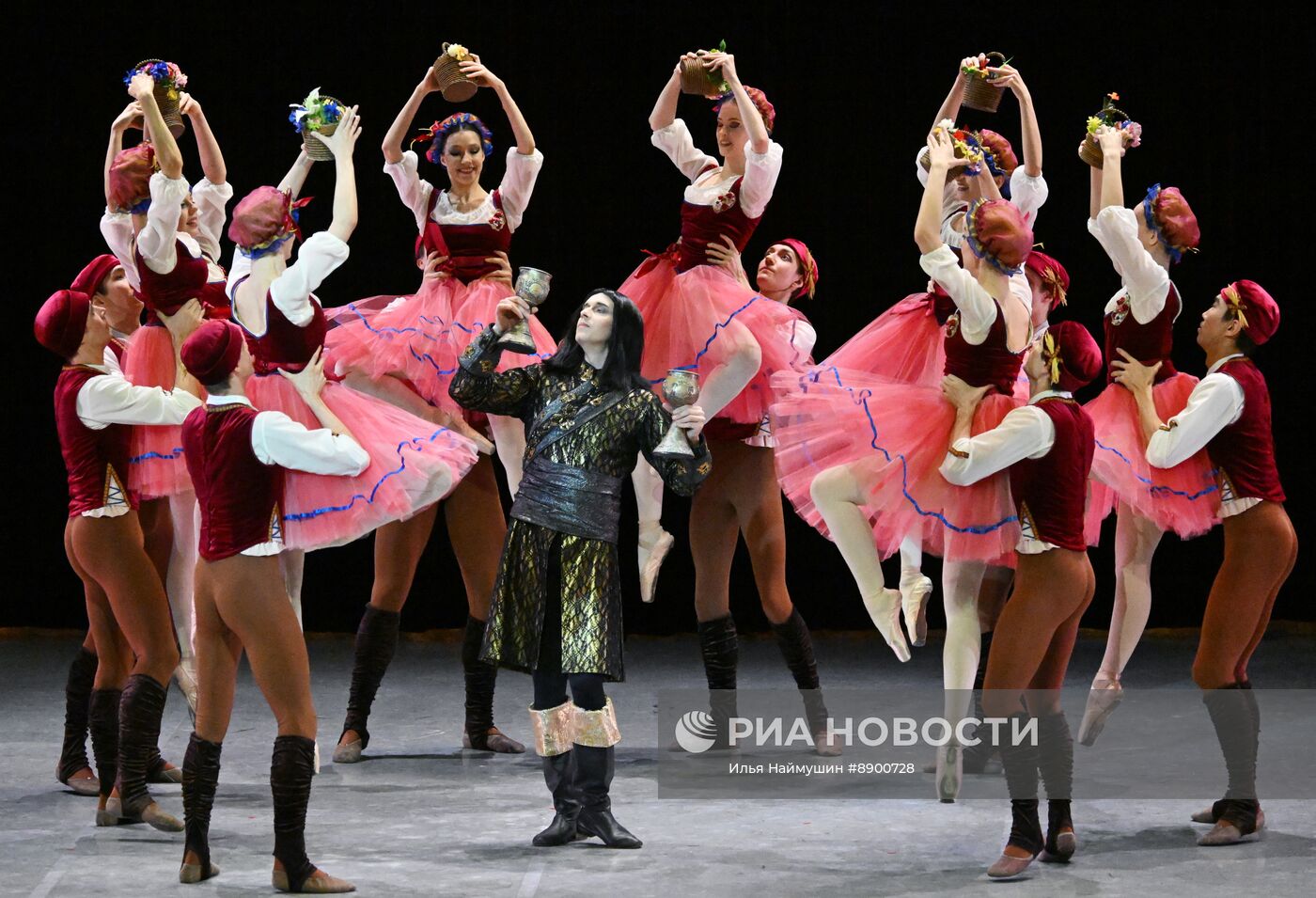 Балет "Лебединое озеро" в Красноярском театре оперы и балета