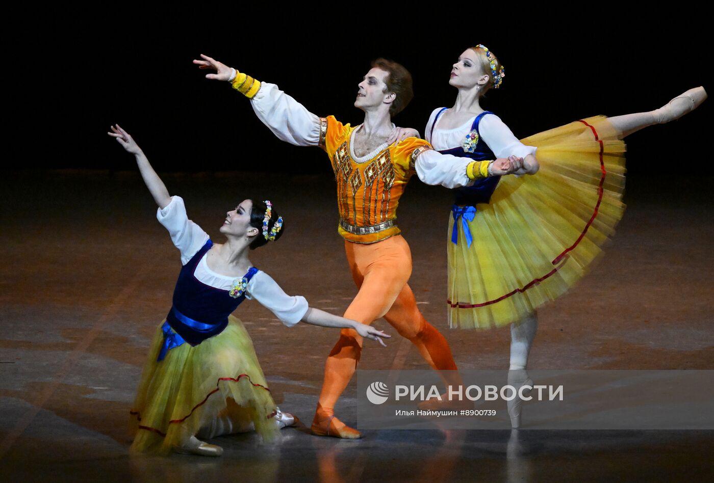 Балет "Лебединое озеро" в Красноярском театре оперы и балета