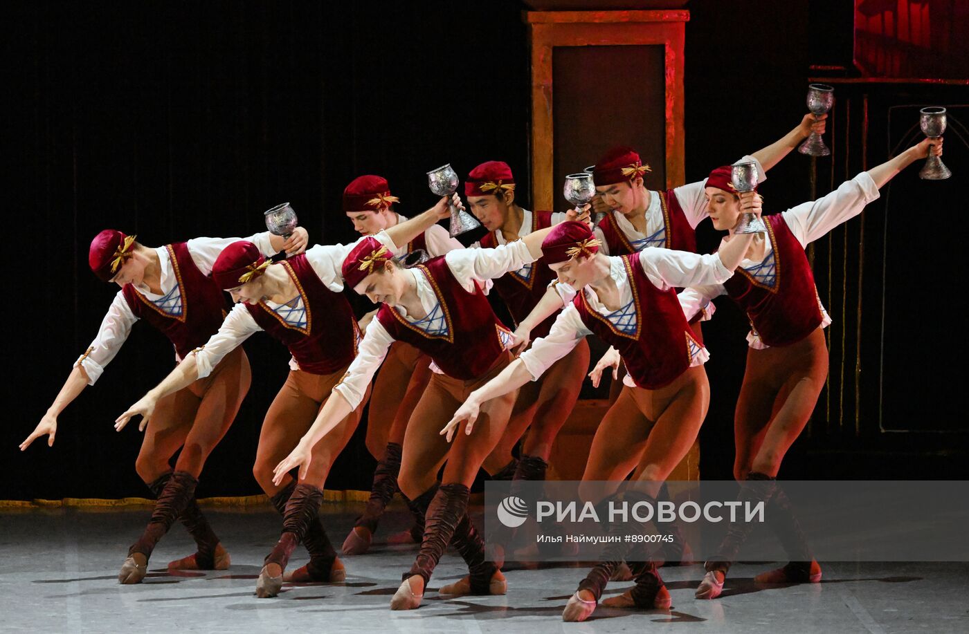 Балет "Лебединое озеро" в Красноярском театре оперы и балета