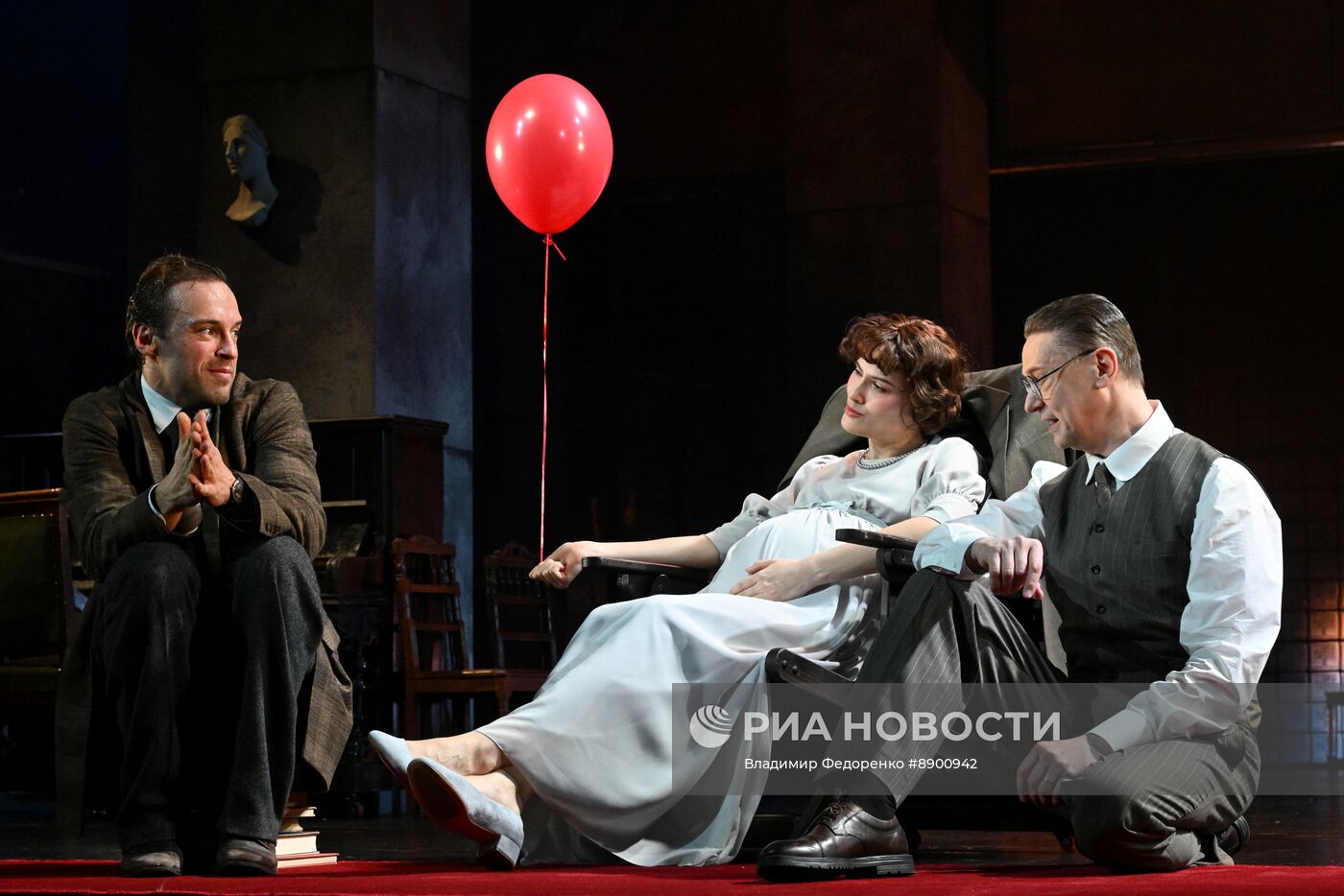 Спектакль "Солнце Ландау" в театре им. Евг. Вахтангова