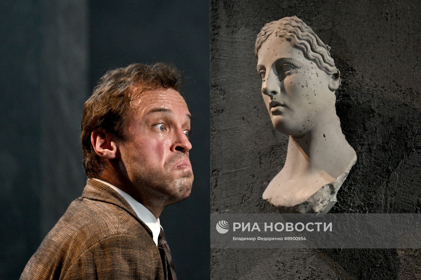 Спектакль "Солнце Ландау" в театре им. Евг. Вахтангова