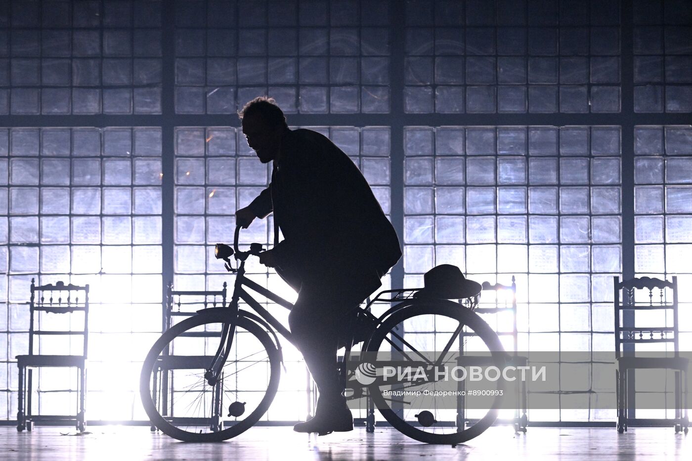 Спектакль "Солнце Ландау" в театре им. Евг. Вахтангова