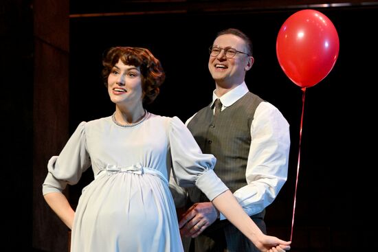 Спектакль "Солнце Ландау" в театре им. Евг. Вахтангова