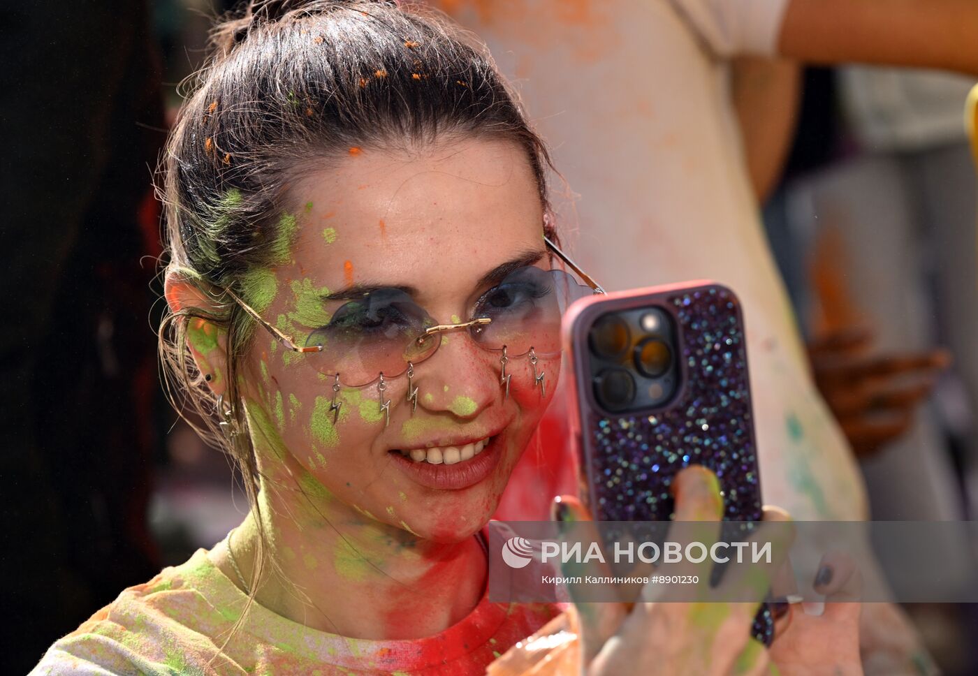 Индийский фестиваль красок "Холи Мела"