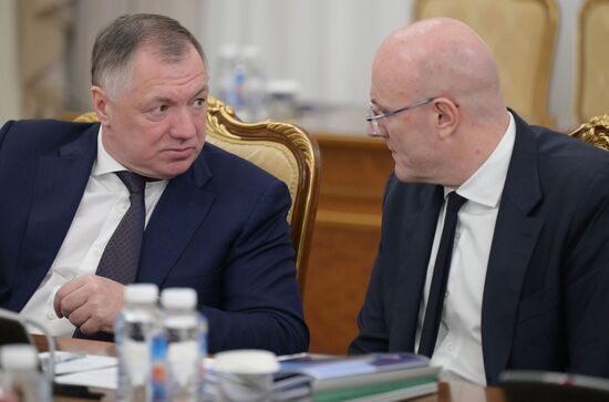 Премьер-министр Михаил Мишустин провел оперативное совещание с вице-премьерами РФ