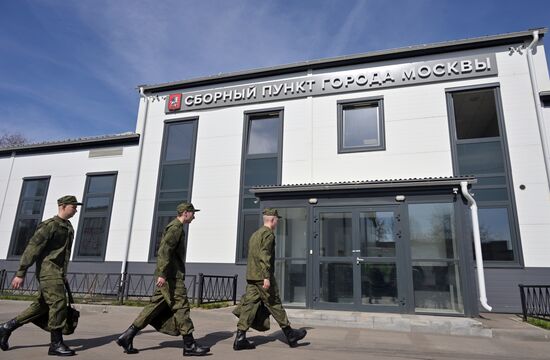 Отправка призывников в воинские части