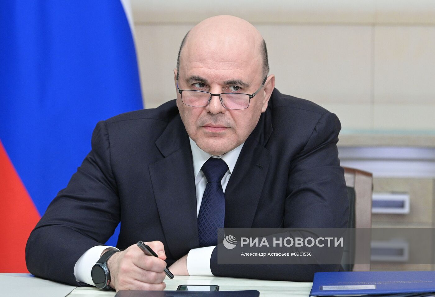 Президент Владимир Путин провел совещание с членами правительства РФ