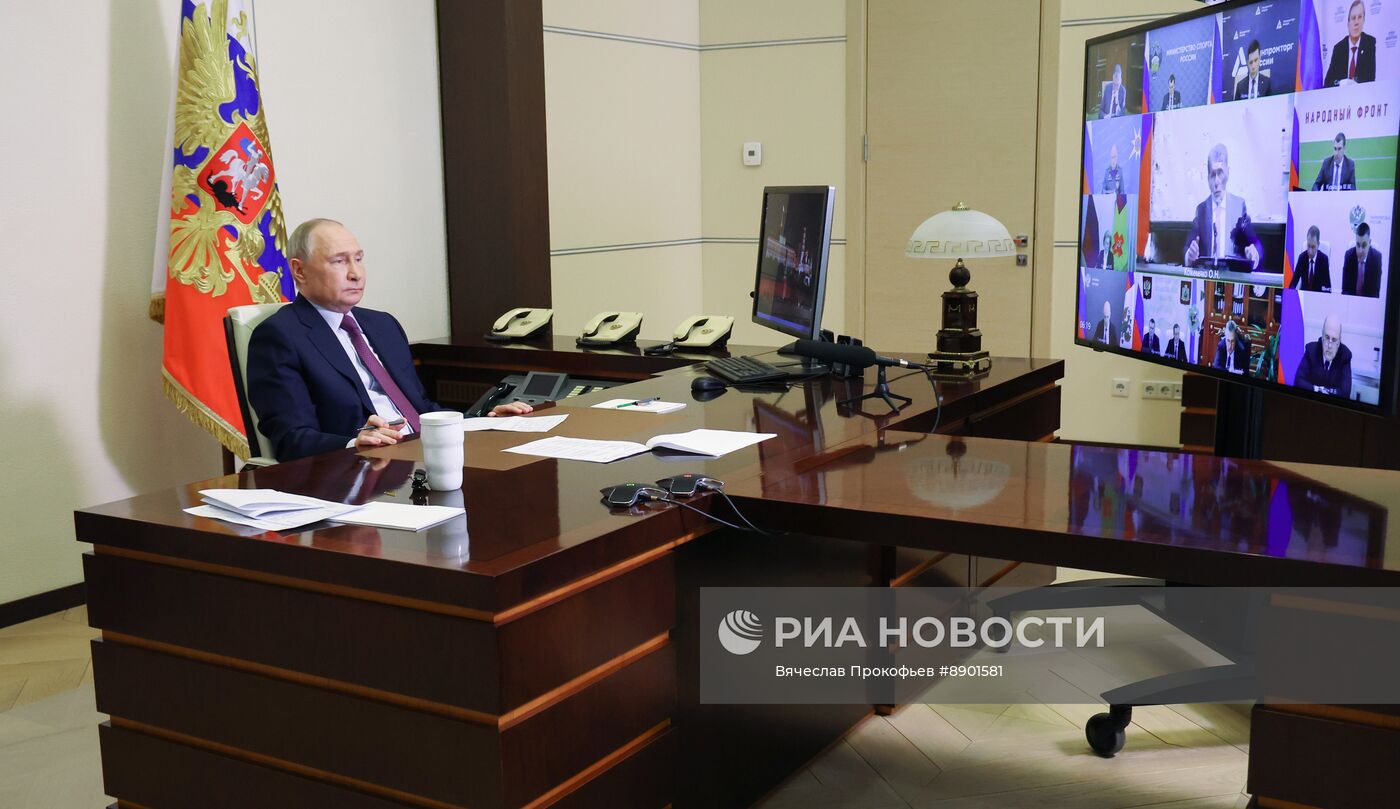 Президент Владимир Путин провел совещание с членами правительства РФ