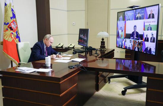 Президент Владимир Путин провел совещание с членами правительства РФ