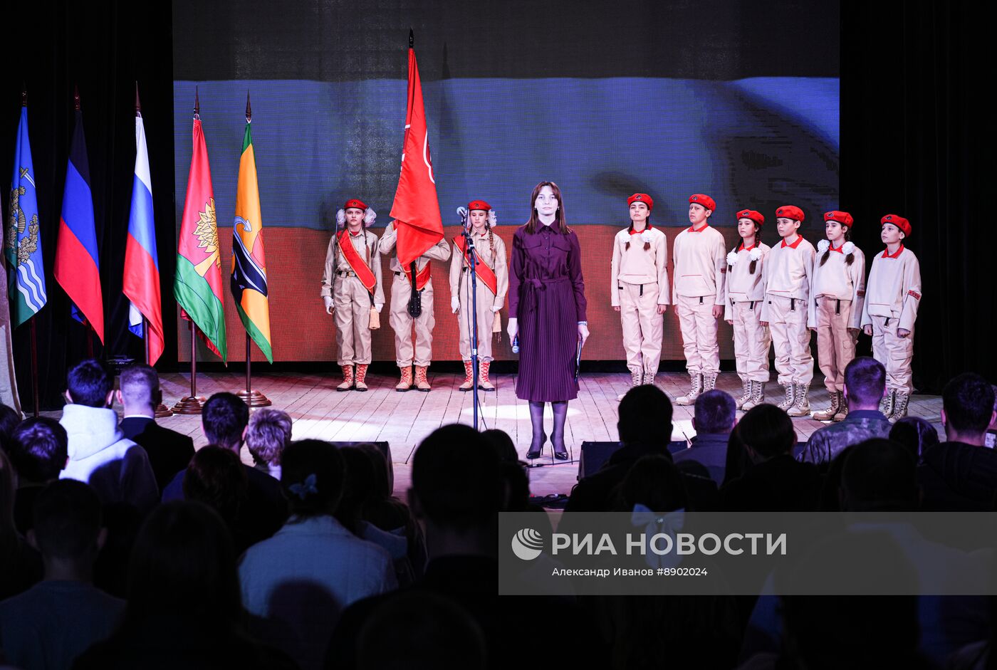 Церемония вступления в ряды "Юнармии" в ДНР
