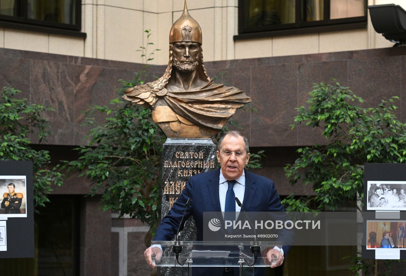 Глава МИД России С. Лавров открыл выставку "Юбилейный год: от Мексики до Аргентины"