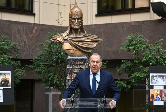 Глава МИД России С. Лавров открыл выставку "Юбилейный год: от Мексики до Аргентины"