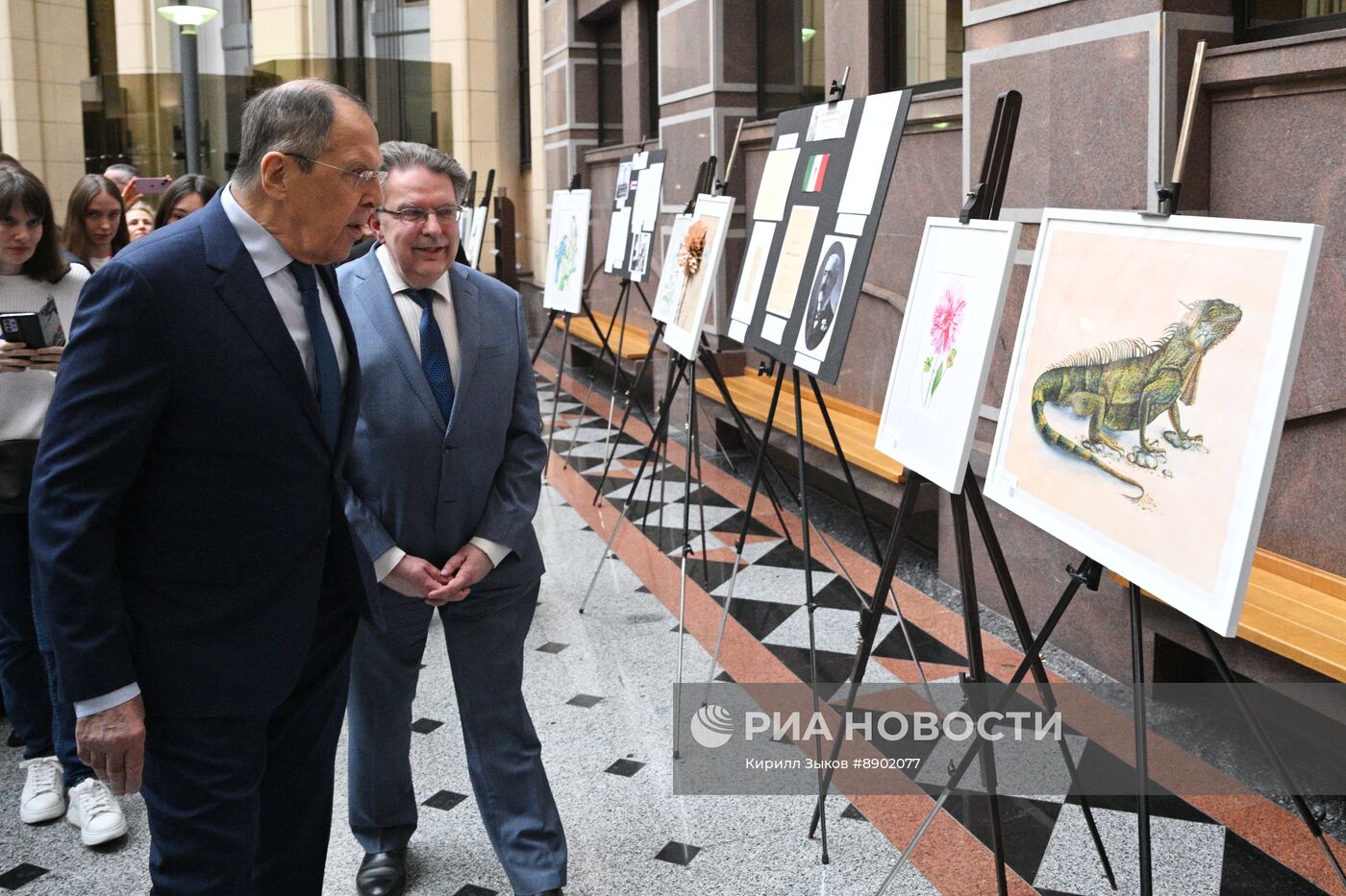 Глава МИД России С. Лавров открыл выставку "Юбилейный год: от Мексики до Аргентины"