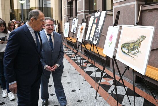 Глава МИД России С. Лавров открыл выставку "Юбилейный год: от Мексики до Аргентины"