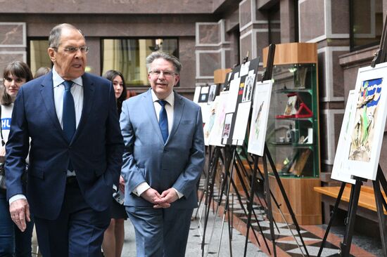 Глава МИД России С. Лавров открыл выставку "Юбилейный год: от Мексики до Аргентины"