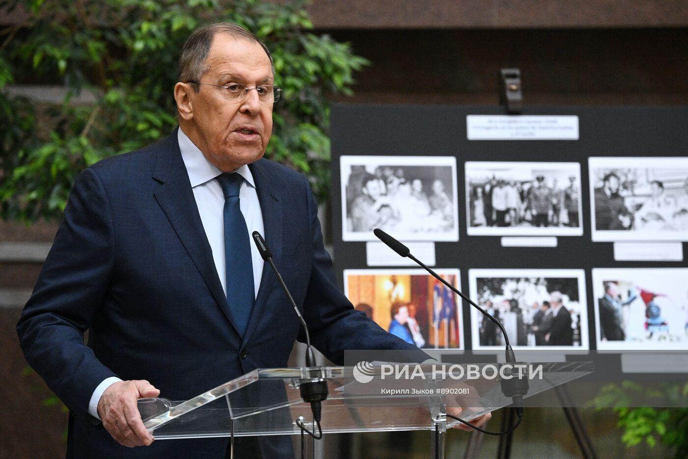 Глава МИД России С. Лавров открыл выставку "Юбилейный год: от Мексики до Аргентины"