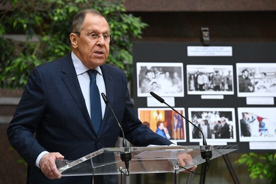 Глава МИД России С. Лавров открыл выставку "Юбилейный год: от Мексики до Аргентины"