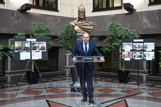 Глава МИД России С. Лавров открыл выставку "Юбилейный год: от Мексики до Аргентины"