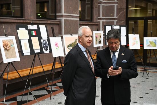 Глава МИД России С. Лавров открыл выставку "Юбилейный год: от Мексики до Аргентины"