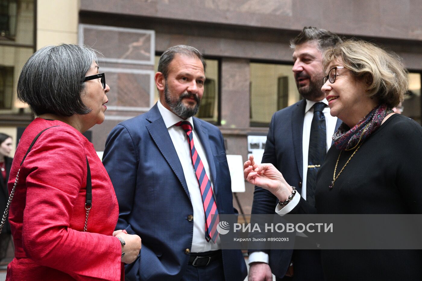 Глава МИД России С. Лавров открыл выставку "Юбилейный год: от Мексики до Аргентины"