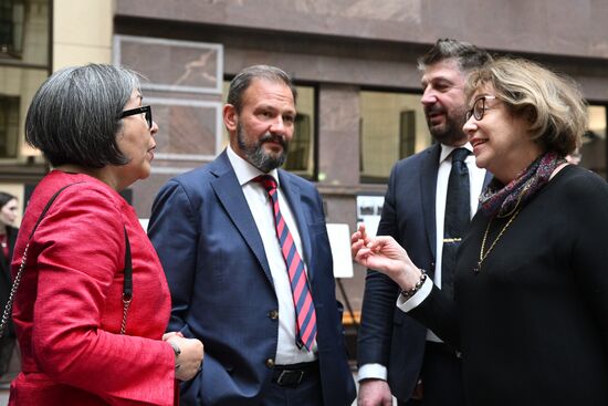 Глава МИД России С. Лавров открыл выставку "Юбилейный год: от Мексики до Аргентины"