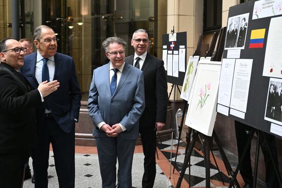 Глава МИД России С. Лавров открыл выставку "Юбилейный год: от Мексики до Аргентины"