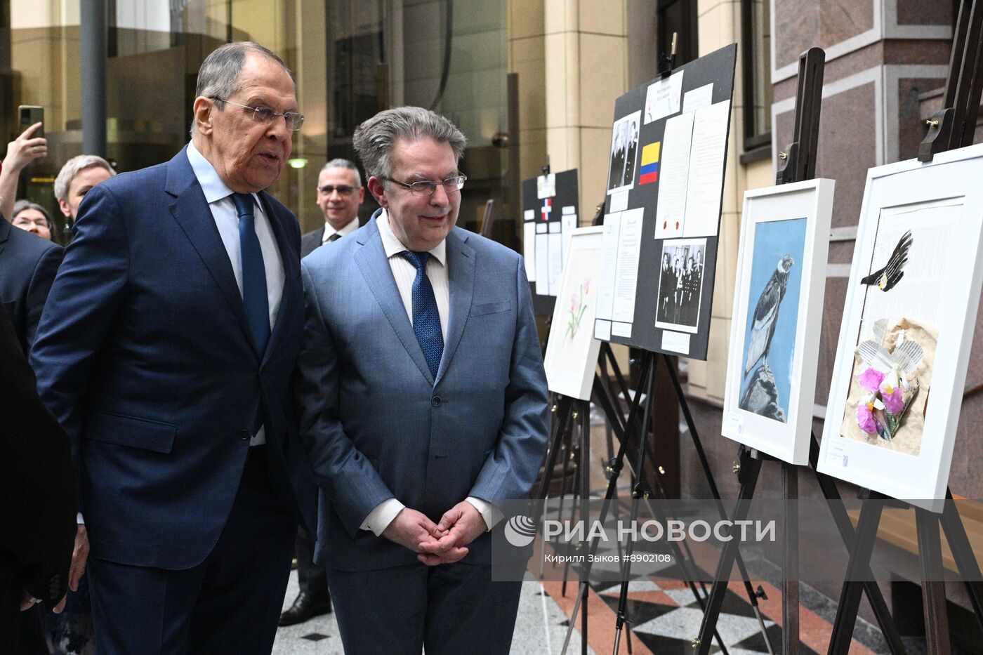 Глава МИД России С. Лавров открыл выставку "Юбилейный год: от Мексики до Аргентины"