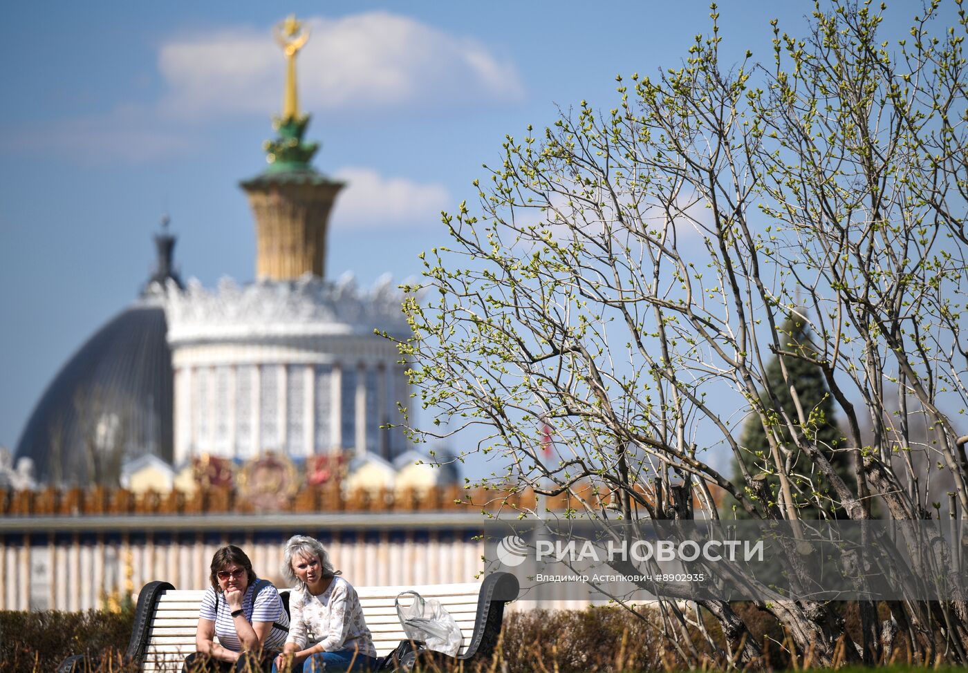 Весна в Москве
