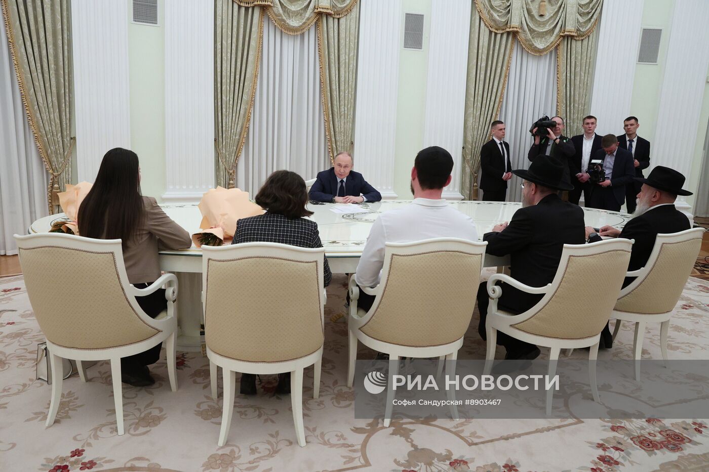 Президент Владимир Путин встретился с Александром и Еленой Труфановыми и Сапир Коэн