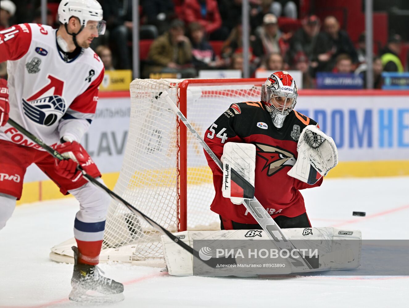 Хоккей. КХЛ. Матч "Авангард" - "Локомотив"