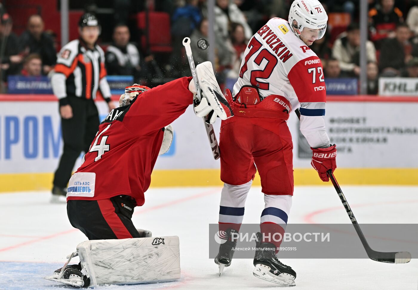 Хоккей. КХЛ. Матч "Авангард" - "Локомотив"