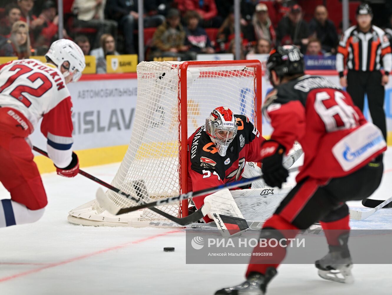 Хоккей. КХЛ. Матч "Авангард" - "Локомотив"