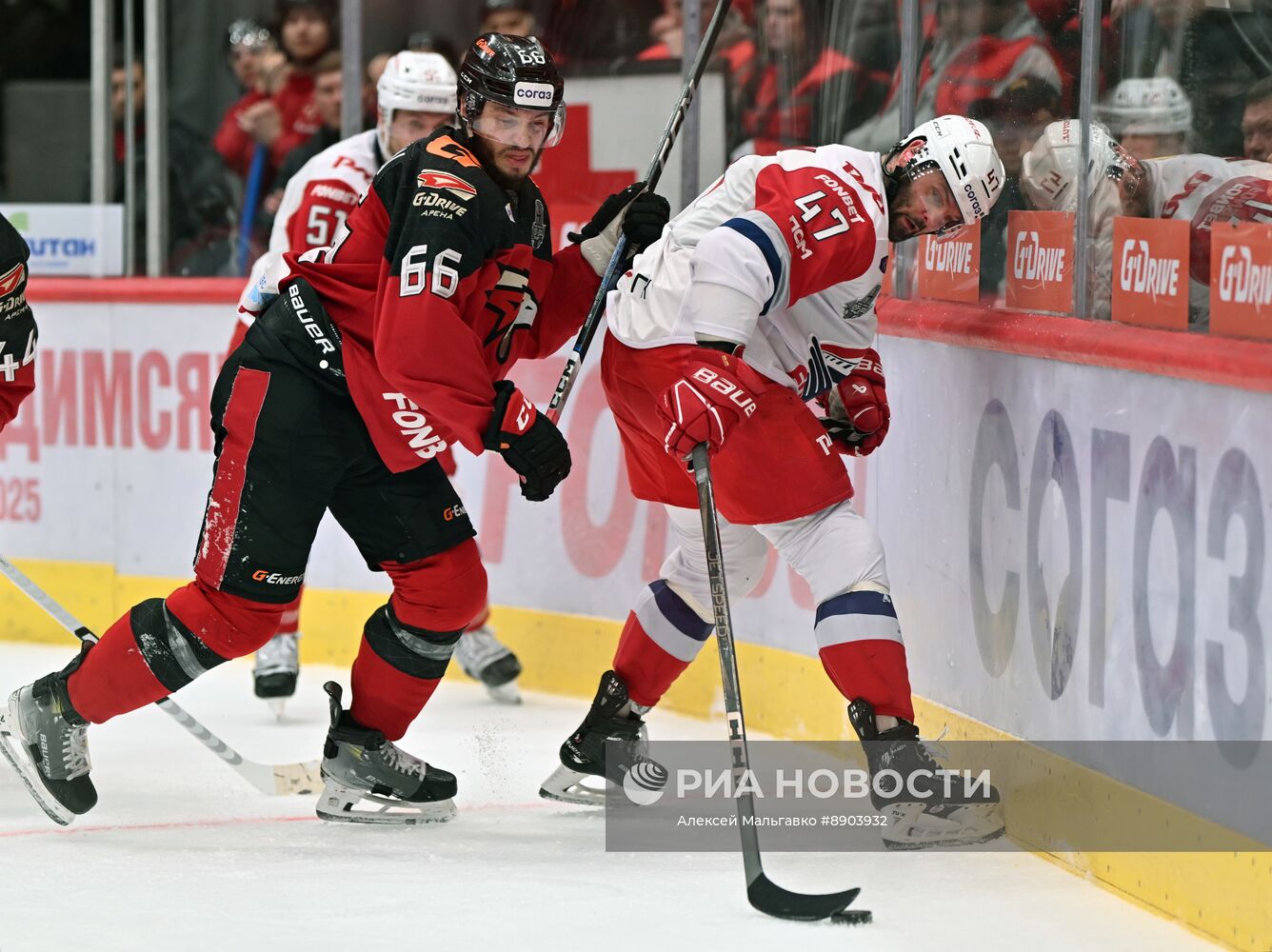 Хоккей. КХЛ. Матч "Авангард" - "Локомотив"