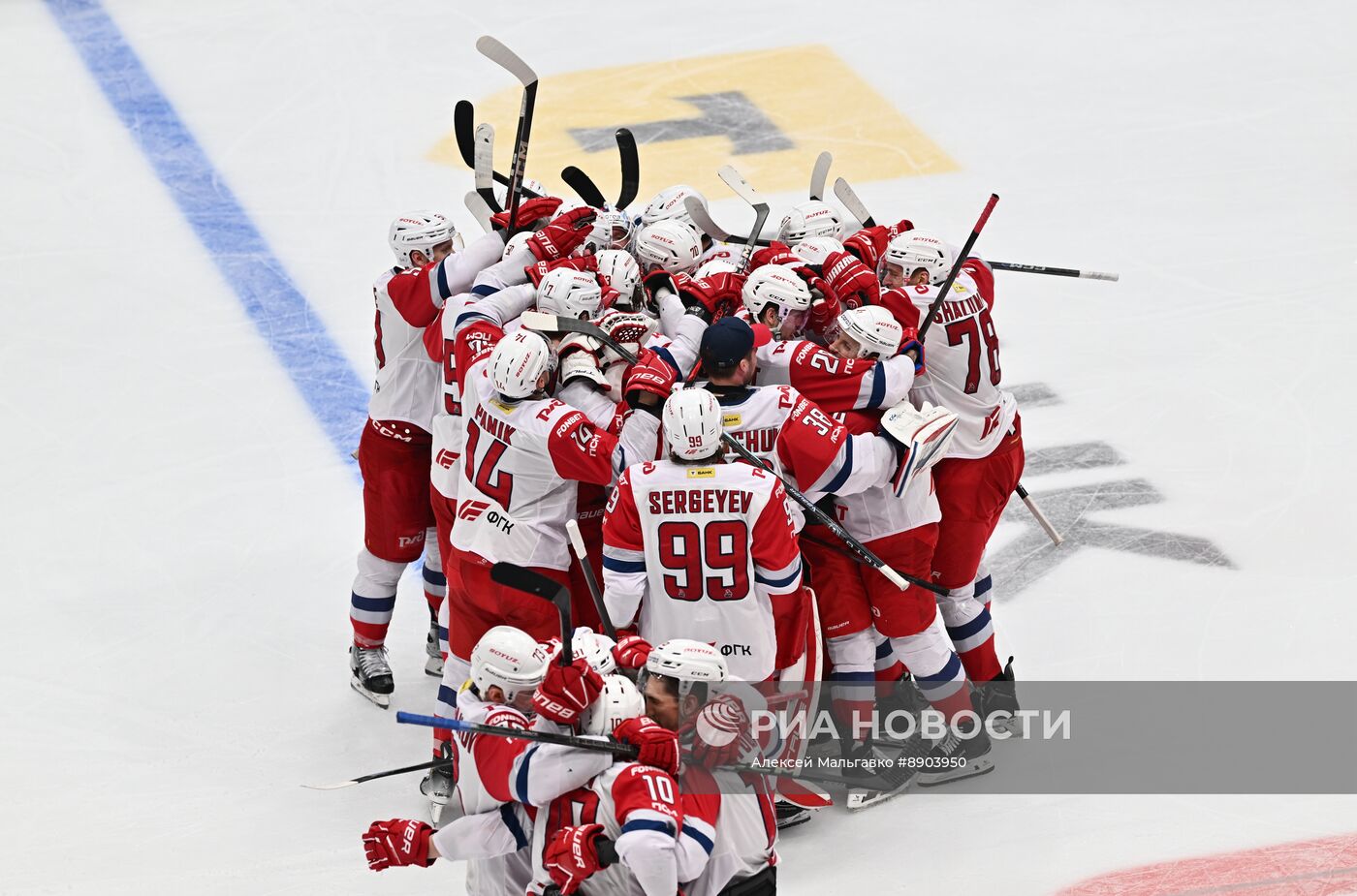 Хоккей. КХЛ. Матч "Авангард" - "Локомотив"