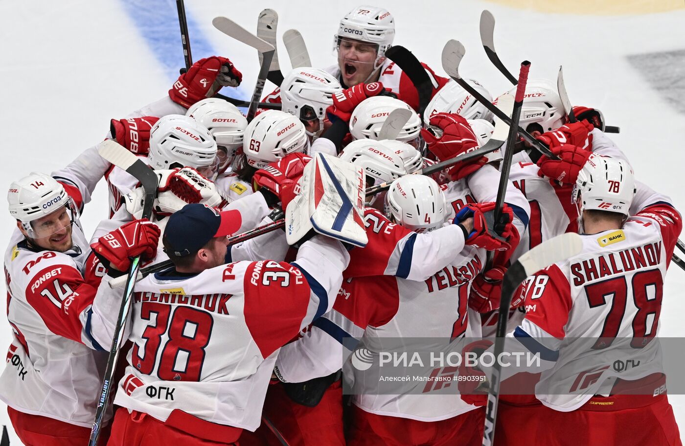 Хоккей. КХЛ. Матч "Авангард" - "Локомотив"