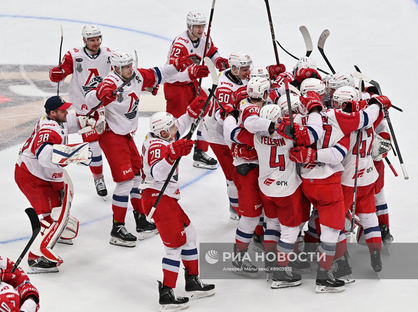 Хоккей. КХЛ. Матч "Авангард" - "Локомотив"